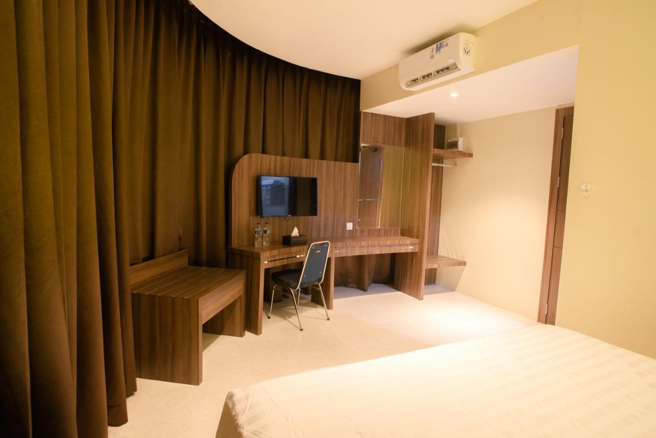 Ak Hotel Nagoya Hill Batam Exterior photo